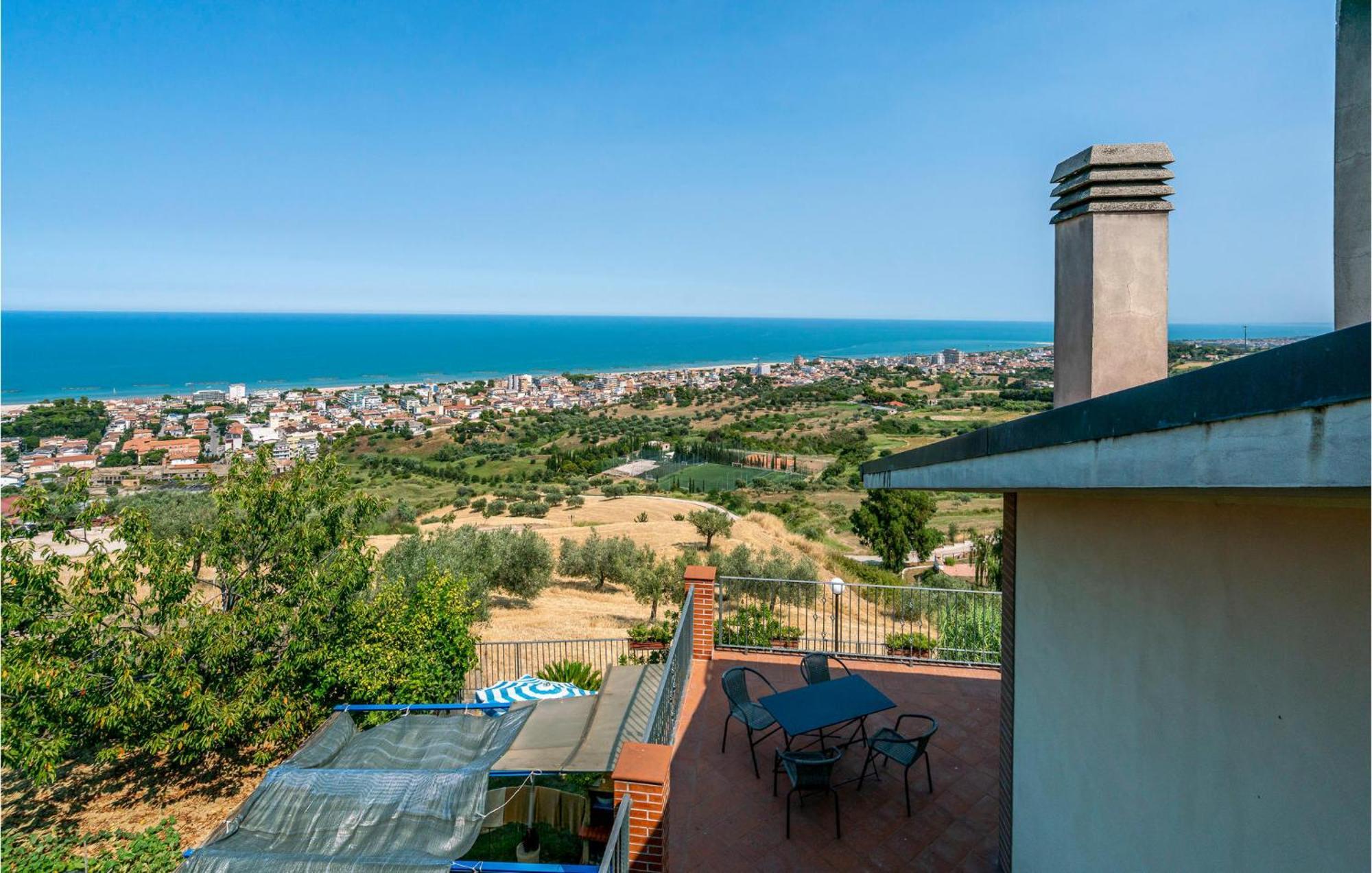 Nice Home In Belsito With Wifi Montepagano Buitenkant foto
