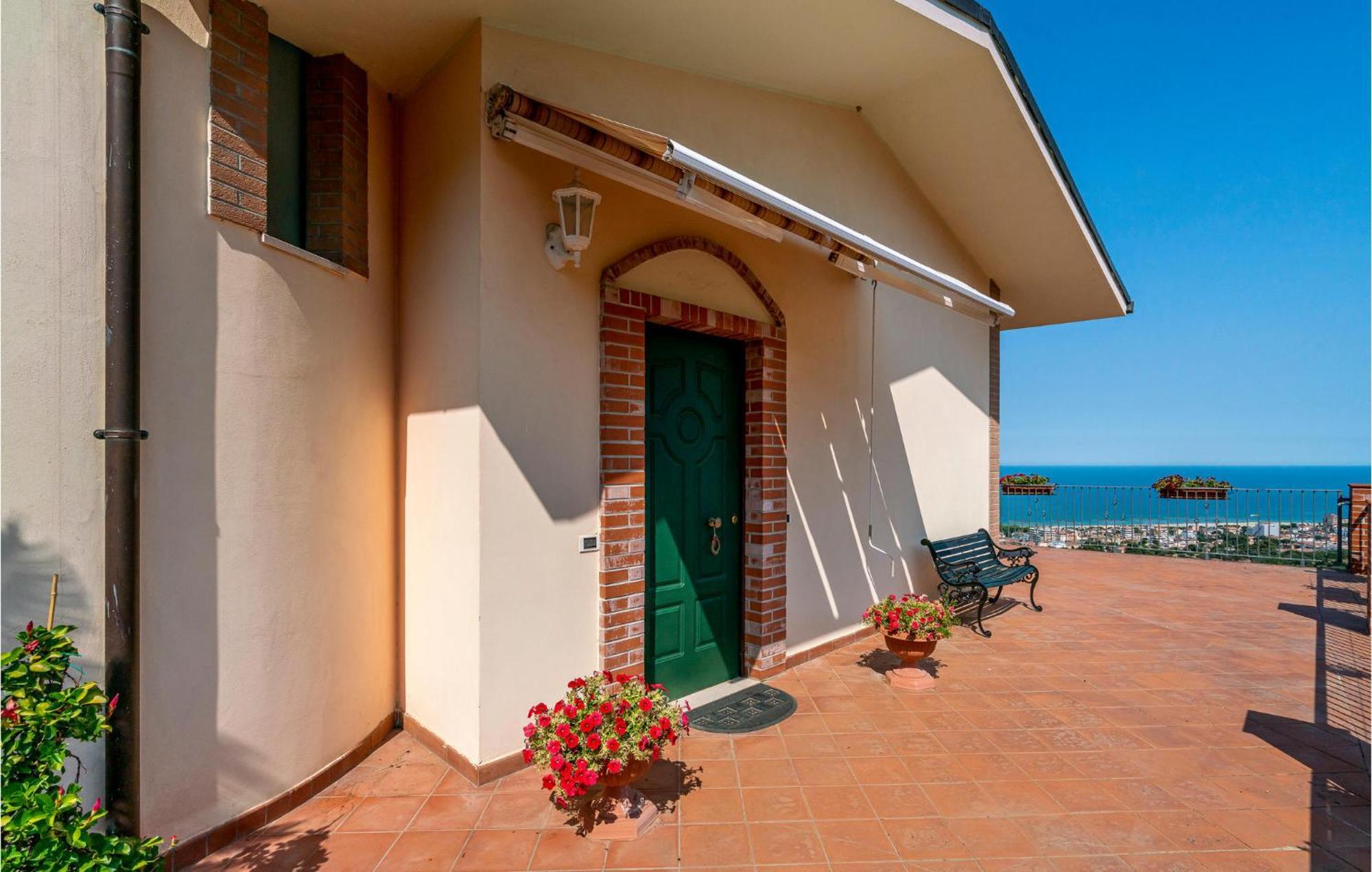 Nice Home In Belsito With Wifi Montepagano Buitenkant foto