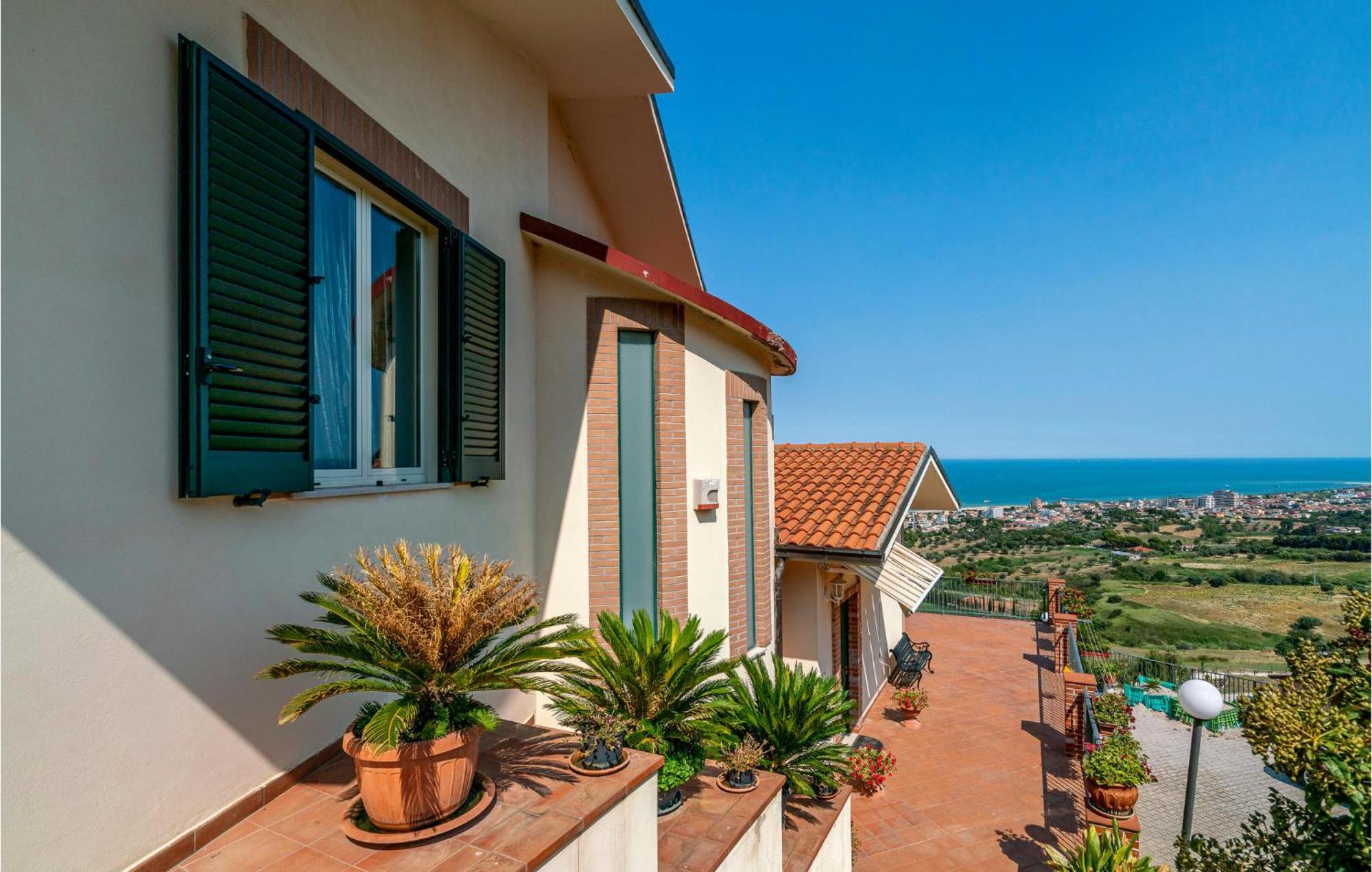 Nice Home In Belsito With Wifi Montepagano Buitenkant foto